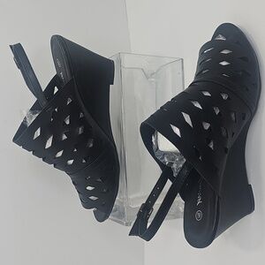 Women Nature Breeze Black Wedge Sandals Elegant and Versatile, Size 8½